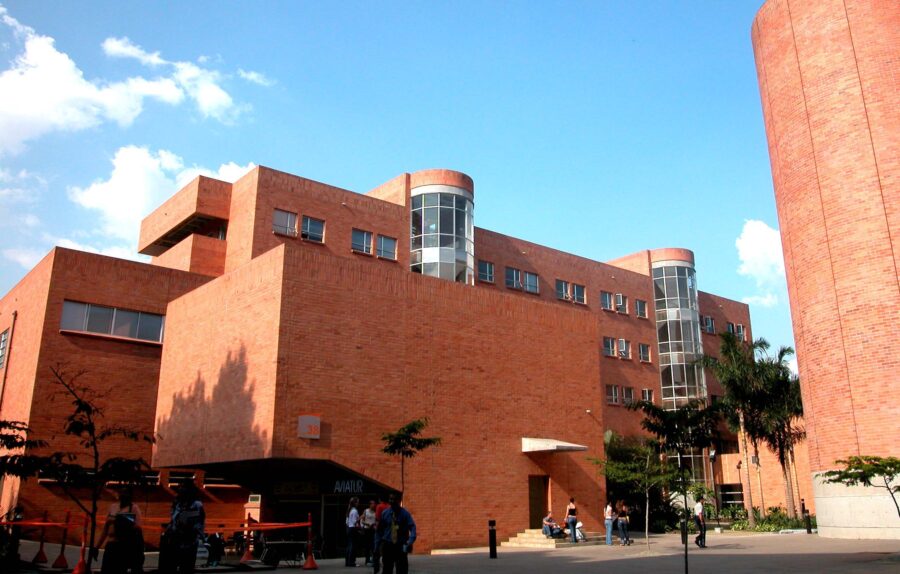 Universidad EAFIT Bloque 38